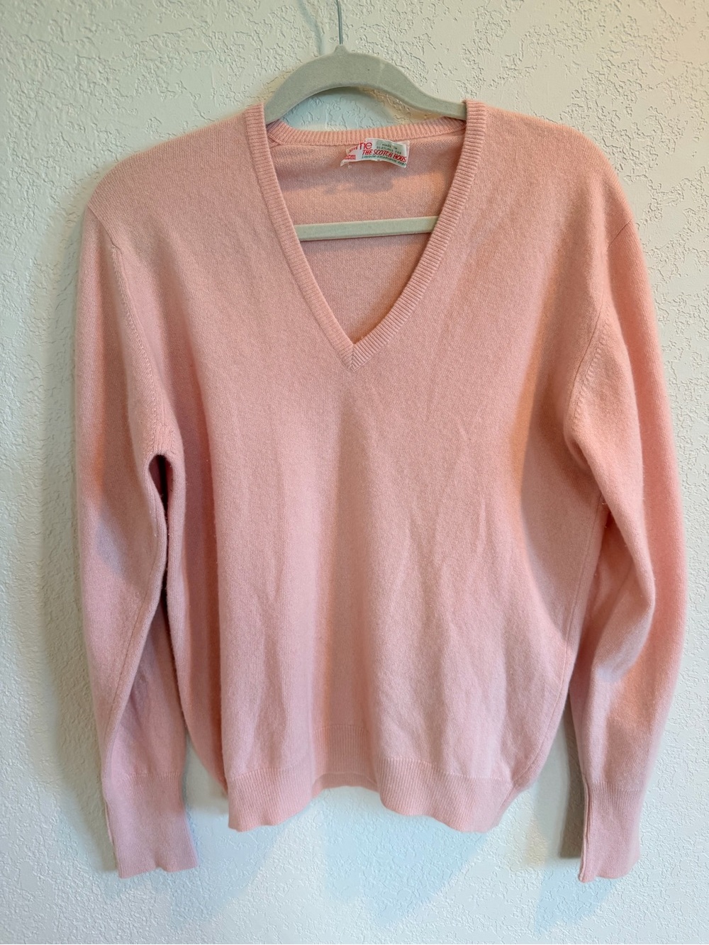 (SHELL) Women's Vintage V-Neck Cashmere Sweater - Light Pink